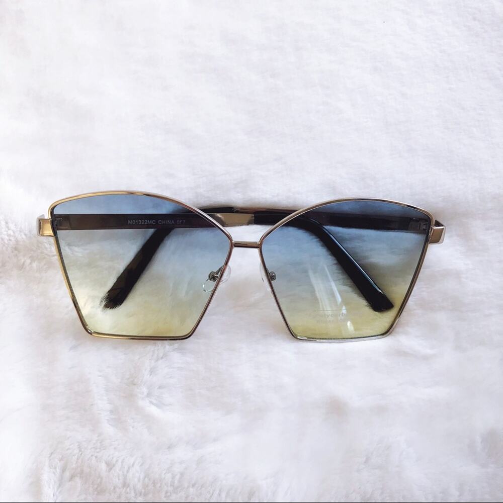 Aubrey Light Blue Gradient Oversized Sunglasses